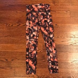 Lululemon size 4 floral print leggings train times